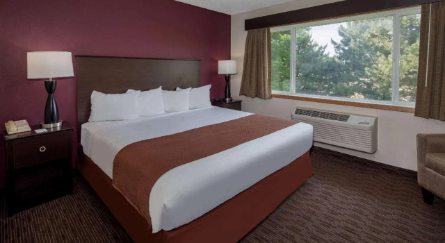 Двухместный люкс Deluxe AmericInn by Wyndham Northfield