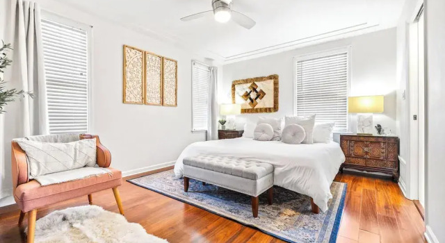 Deja Blue Retreat, Book Hotel Tampa Florida