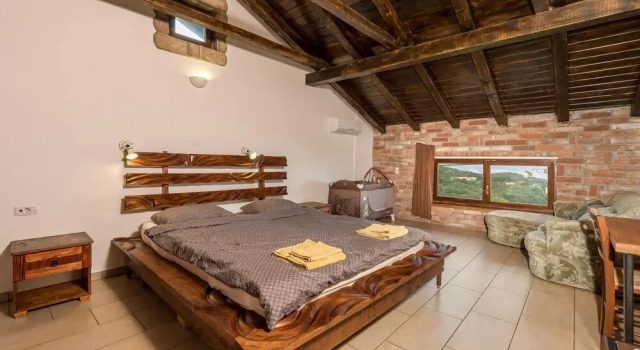 Beautiful Home in Icici With Wifi, 5 Bedrooms and Outdoor Swimming Pool