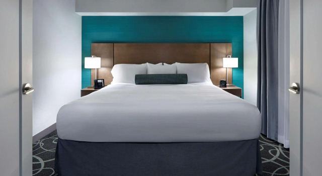 Radisson Suites Hotel Toronto Airport