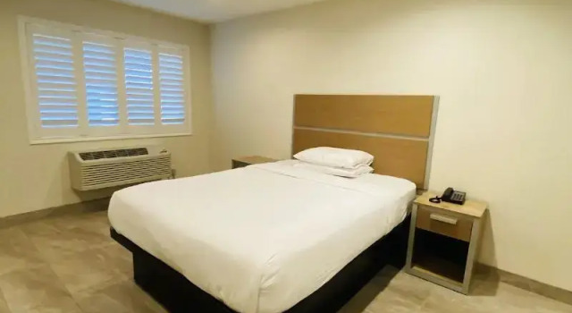 Двухместный номер Standard Super 8 by Wyndham Bakersfield CA Near Airport