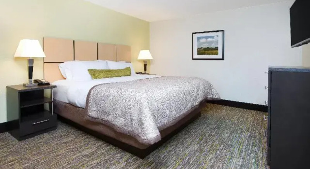 Люкс Candlewood Suites Columbia Hwy 63 & I-70 by IHG