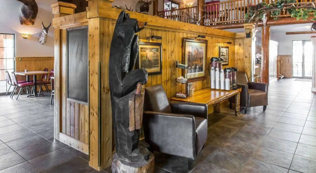 Antler Lodge - Gardiner MT