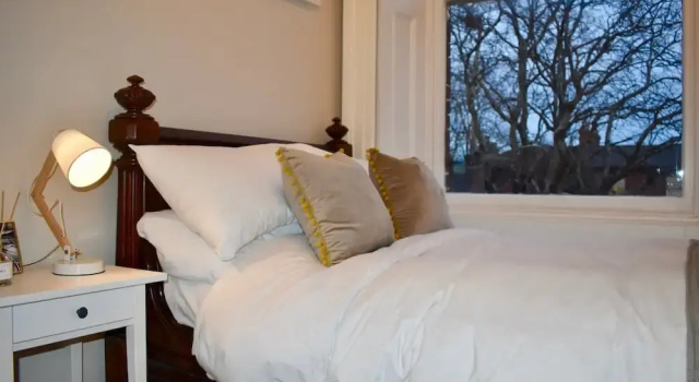Stylish 2 Bedroom Georgian Apartment in City Centre