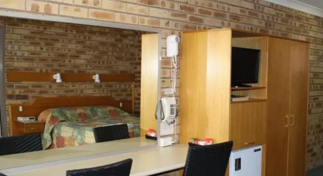 Mid Town Inn Narrabri, Забронировать Отель Отели Наррабри 3 звезды, рядом с Туристско-информационный центр графства Наррабри, 3*