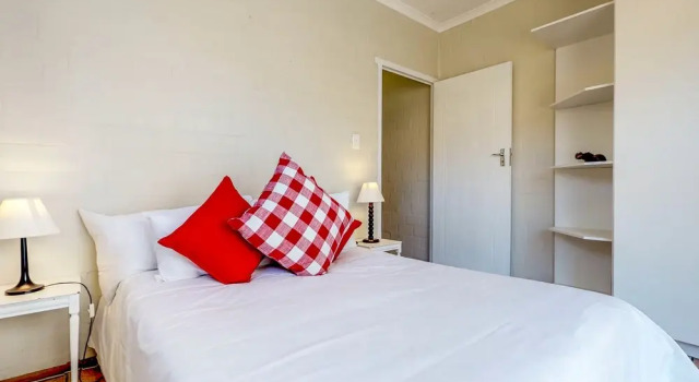 Waterfront Villa Retreat, Langebaan, Забронировать Дом для отпуска Лангебан провинция Западный Кейп, рядом с Гольф-клуб Langebaan