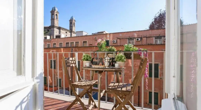 Апартаменты с 2 комнатами с балконом TownHouse by the Spanish Steps