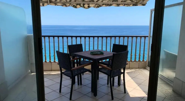 Апартаменты Appartement avec vue mer sur la Promenade des Anglais