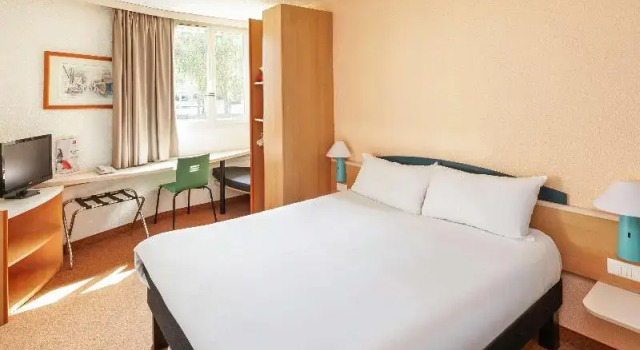 Люкс ibis Chartres Ouest Luce