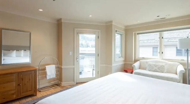 Royal Plaza at Deer Valley Resort - One Bedroom Condo with Hot Tub #301 1 Condo, Varaa Lomakeskus Deer Valley 