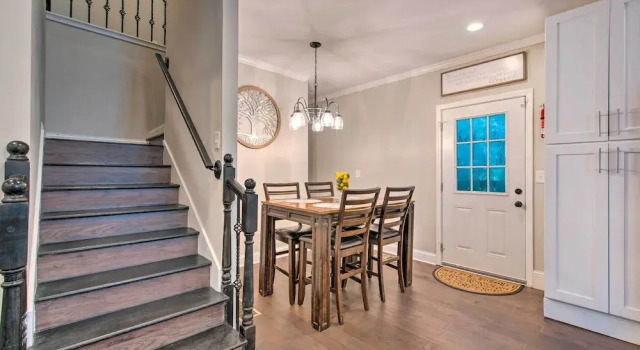 Stylish College Park Home w/ Private Garden!, Забронировать Дом для отпуска Виллы Колледж-Парк, Вилла