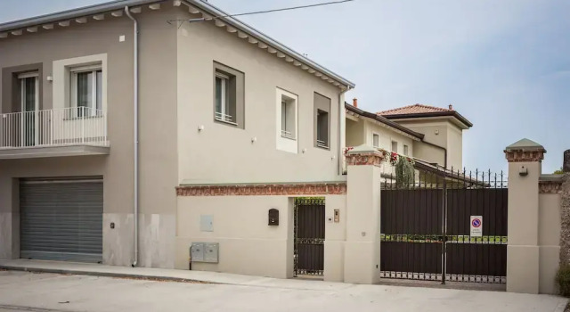 Borgocinquanta, Prenota Hotel Isola della Scala 