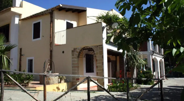 Апартаменты с 2 комнатами с видом на море Villa Eleanto