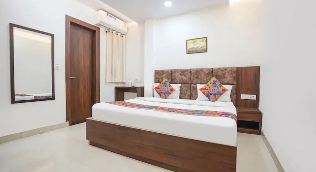 Номер Deluxe FabHotel Vishal Palace