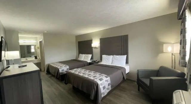 Четырёхместный номер Standard Embassy Inn - Hohenwald