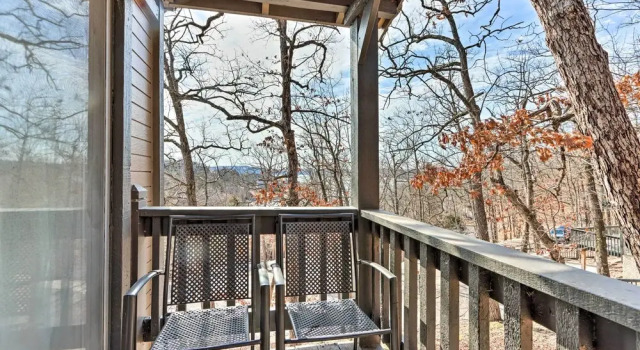 < 1 Mi to Margaritaville Resort: Osage Beach Home!
