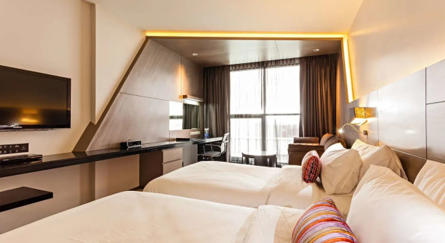 Hyatt Place Bangkok Sukhumvit 1, Забронировать Отель Отели Бангкока с бассейном, рядом с Улица Сой Ковбой, Бассейн