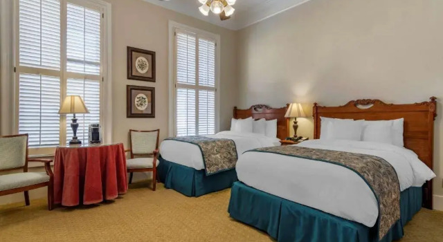 Четырёхместный люкс c 1 комнатой Windsor Hotel, an Ascend Collection Hotel
