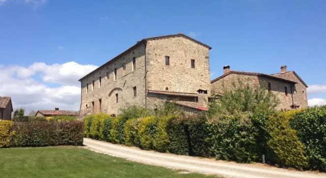 Private Room in small medieval borgo, Забронировать Гостевой дом Отели Колле-ди-Валь-д'Эльса с парковкой, Парковка