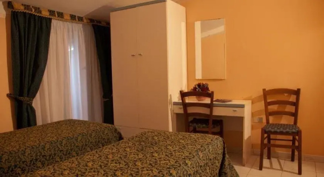 Hotel Miramare, Забронировать Отель Отели Чентола 3 звезды, 3*