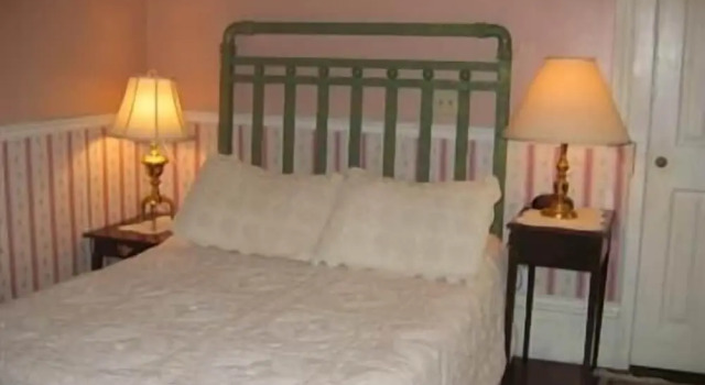 Fairchild House Bed & Breakfast, Забронировать Отель Отели Нового Орлеана 3 звезды, рядом с Brevard-Clapp House, 3*