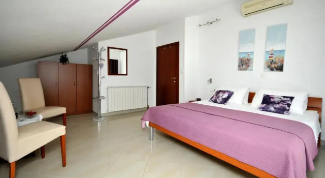 Апартаменты Мансарда c 1 комнатой с видом на море Apartments Roza