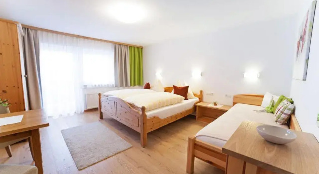 Трёхместный номер Standard с балконом B&B Landhaus Vierthaler