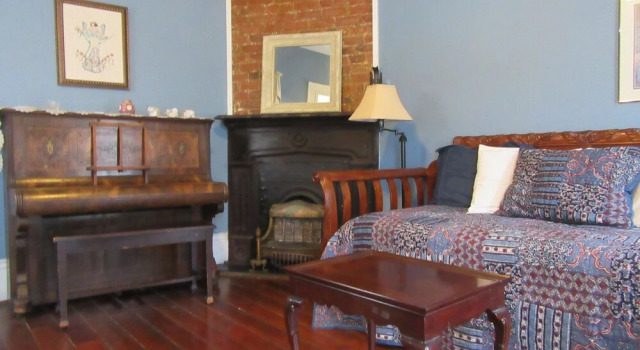 Трёхместный люкс Garden District B&B