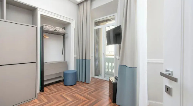 Семейный люкс с балконом и с видом на город Naples Plaza Duomo