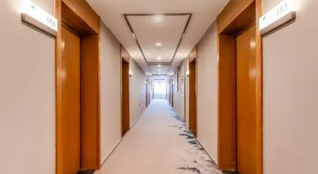 Rujia Ruibai Cloud Hotel (Qingdao Huangdao Lingshanwan Road Branch), Prenota Hotel Hotel a Shandong con parcheggio, Parcheggio