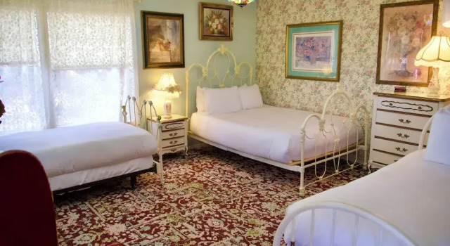 Четырёхместный номер Superior с видом на горы Yosemite Bug Rustic Mountain Resort