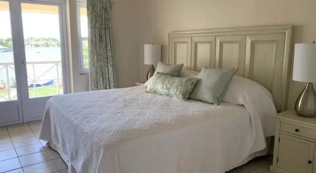 Номер Standard Bay View #7 Is A 2-bed, 3.5-bath Waterfront Townhouse In A Gated Community. 2 Bedroom Townhouse by RedAwning