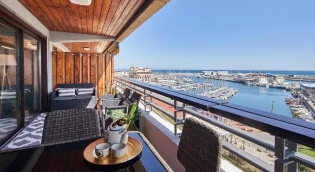 Апартаменты Elegant apt 4 pax 1 min from the beach with Wifi