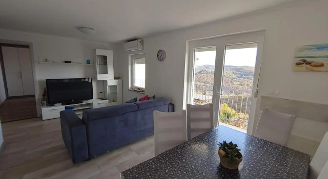 Apartmaji Hrvatin v Kortah, Забронировать Отель Отели Изола с парковкой, Парковка