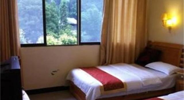 Bamboo Sea Qing Yun Villa Hotel, Prenota Hotel Yibin Sichuan