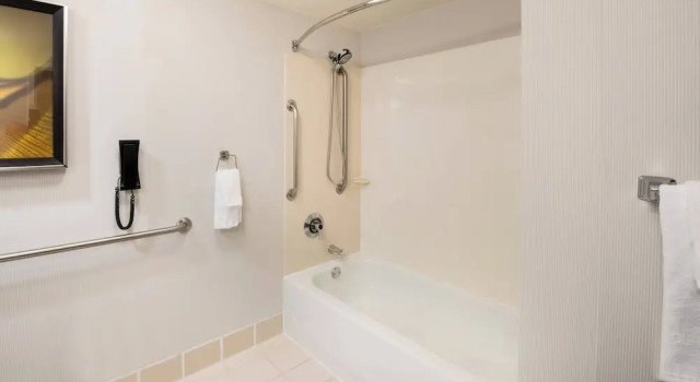 Люкс c 1 комнатой с видом на внутренний двор Courtyard by Marriott Oakland Airport