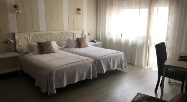 Трёхместный номер Standard с балконом Hotel Marqués de Santillana