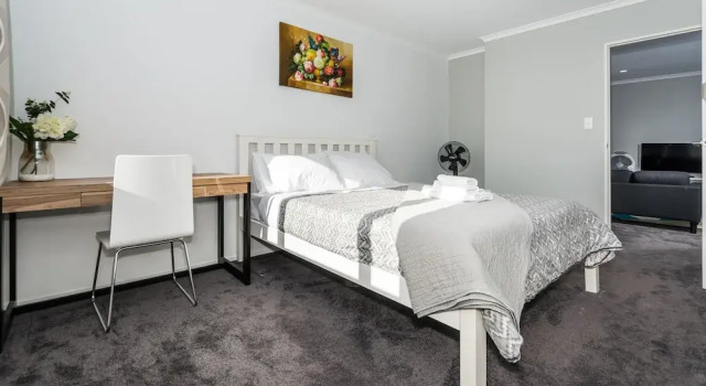 Albany Rosedale Modern 2 Bedroom Unit, Rezerwuj Hotel Hotele w Auckland Region z parkingiem, Parking