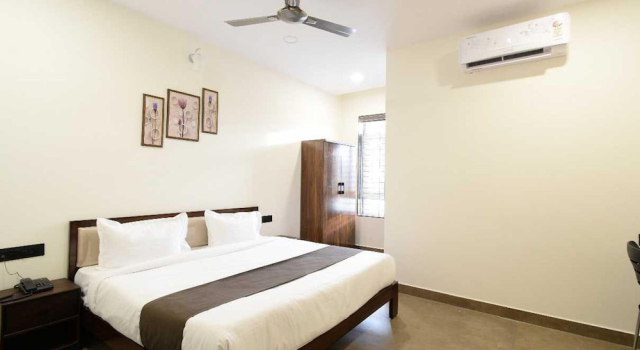 Коттедж Super Townhouse Oak NFC Crossway Hyderabad