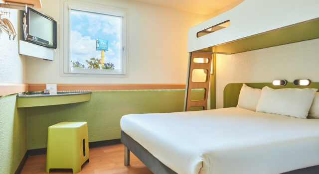 Четырёхместный семейный номер Standard Ibis Budget Versailles Coignieres