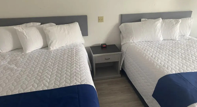 Четырёхместный номер Deluxe Thunderbird Motel