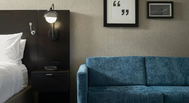 Люкс Four Points by Sheraton Milwaukee North Shore