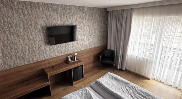 Двухместный номер Standard с балконом F Hotel 24h Check-In