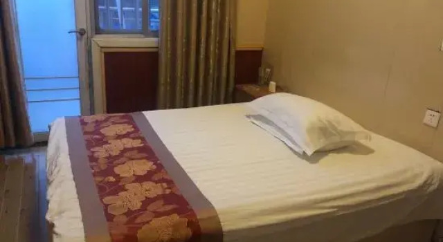 Студия Linyi Zhouba Business Hotel