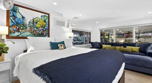 Casa Pineapple Social by Avantstay Spa, Game Room, EV Charger Near Las Olas + Fort Lauderdale Beaches Sleeps 16, Забронировать Дом для отпуска Отели Форт-Лодердейл с парковкой, Парковка
