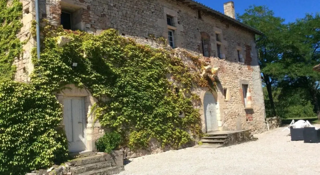 Villa MÉtairie Haute, Réserver Villa Hôtels à Donnazac avec parking, Parking