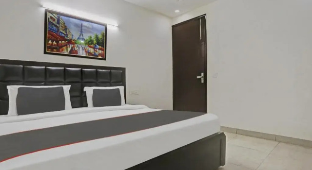Collection O Pacific Homes Inn Near Omaxe Celebration Mall