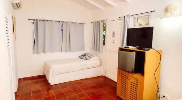Четырёхместный номер Comfort с балконом Beach Hotel Casa Nina