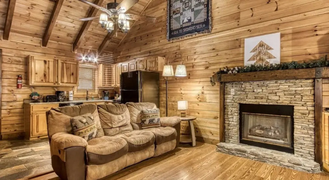 Cuddlin' Up, Er209 - Luxury At Its Finest And Location That Can't Be Beat! 2 Bedroom Cabin by RedAwning, Забронировать Отель Отели Пиджен-Фордж 3 звезды, рядом с Голь-клуб Crave, 3*