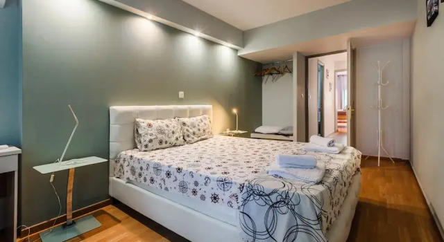 City-Sea Fusion, Elegant Gem Minutes from the Beach